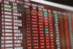 冠城新材实控人、董事薛黎曦建议他人买卖股票